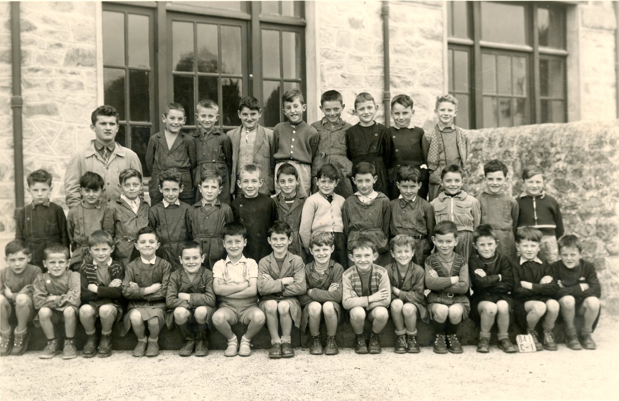 Les bons points et les cahiers à l'école : les miens à Nexon de 1953 à 1957  et ceux de mon père en 1927 à Gleixhe, petit village de Belgique.